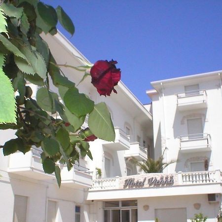Hotel Vienna Белларія-Іджеа-Марина Екстер'єр фото