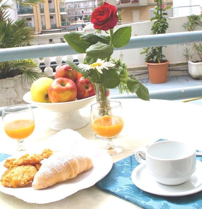 Hotel Vienna Белларія-Іджеа-Марина Екстер'єр фото