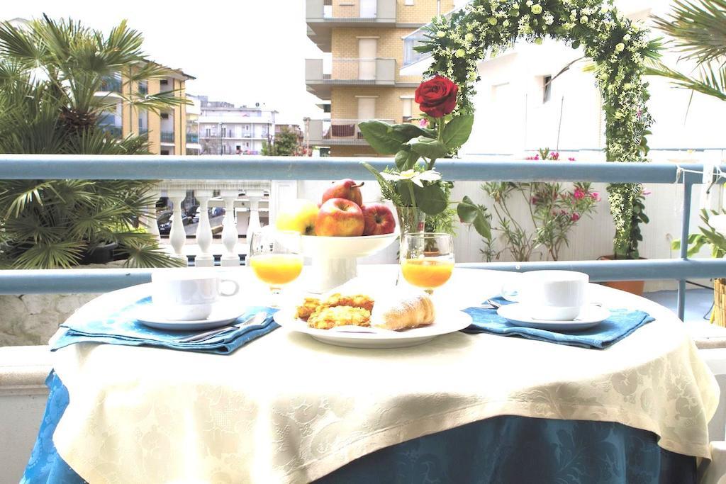 Hotel Vienna Белларія-Іджеа-Марина Екстер'єр фото