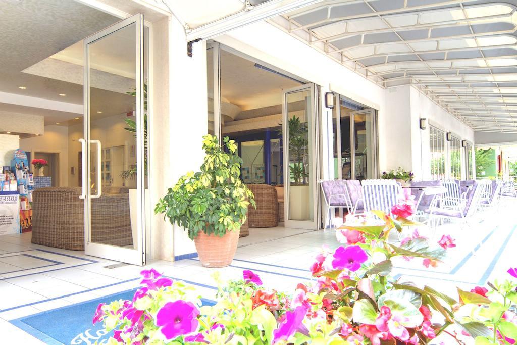 Hotel Vienna Белларія-Іджеа-Марина Екстер'єр фото