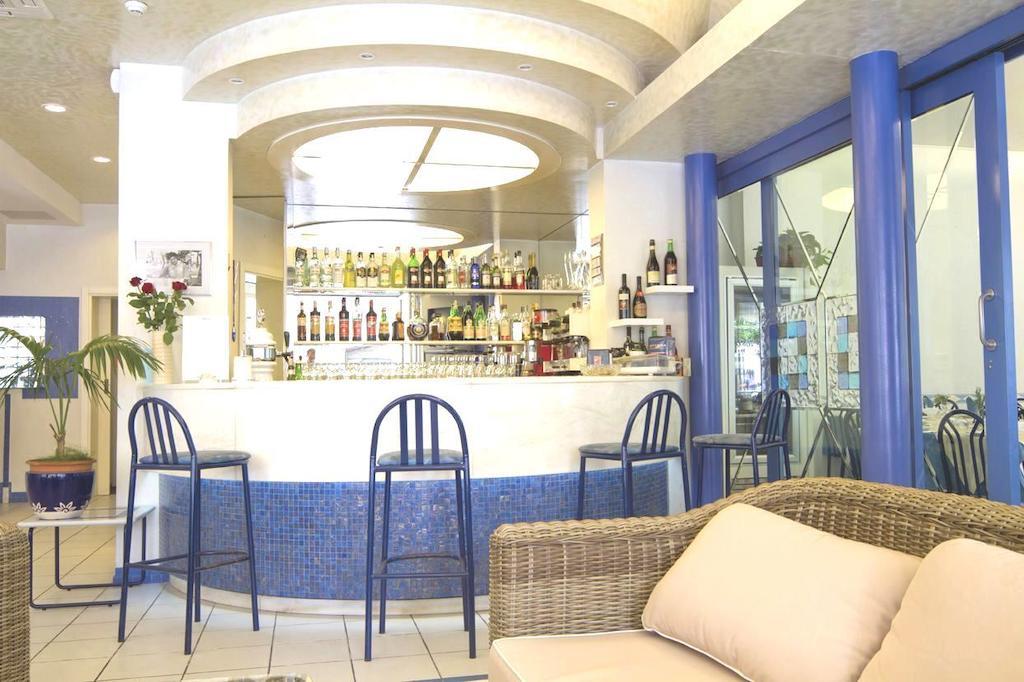 Hotel Vienna Белларія-Іджеа-Марина Екстер'єр фото