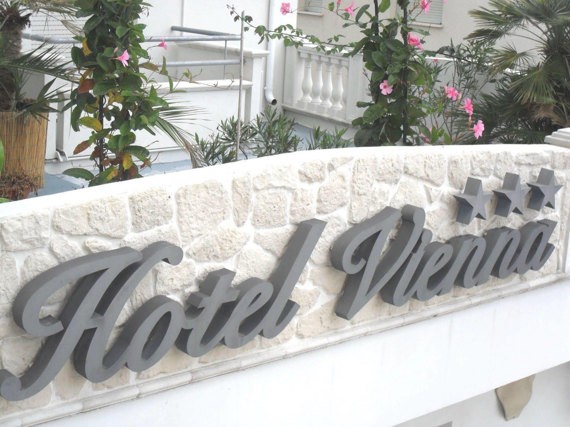 Hotel Vienna Белларія-Іджеа-Марина Екстер'єр фото