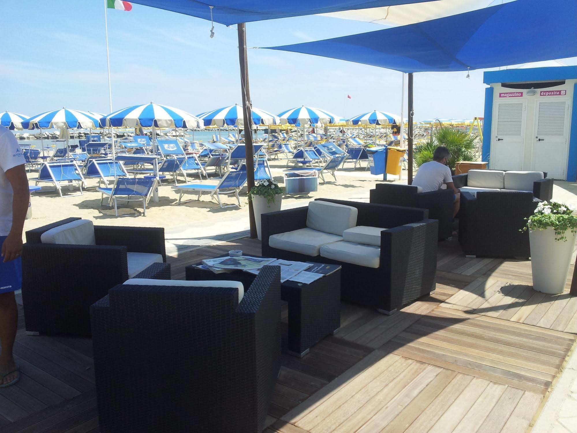 Hotel Vienna Белларія-Іджеа-Марина Екстер'єр фото